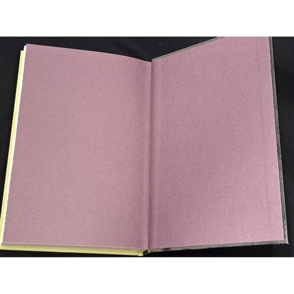 Beekeeping : A Primer on Starting and Keeping a Hive by Dominique DeVito (2012) - Picture 11 of 11